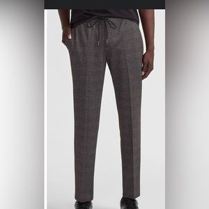 EXPRESS - EXTRA SLIM BROWN PLAID FLANNEL JOGGER DRESS PANT IN PRINT.  Slim MED